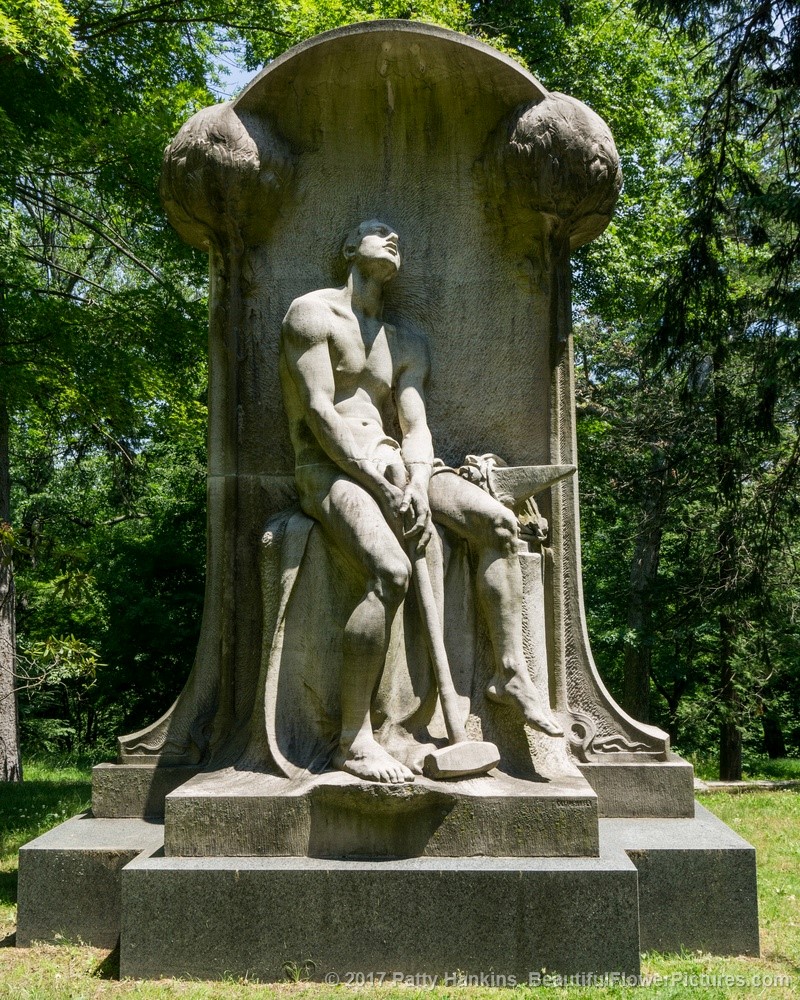 Statue,  Sleepy Hollow Cemetery, Sleepy Hollow, NY  © 2017 Patty Hankins