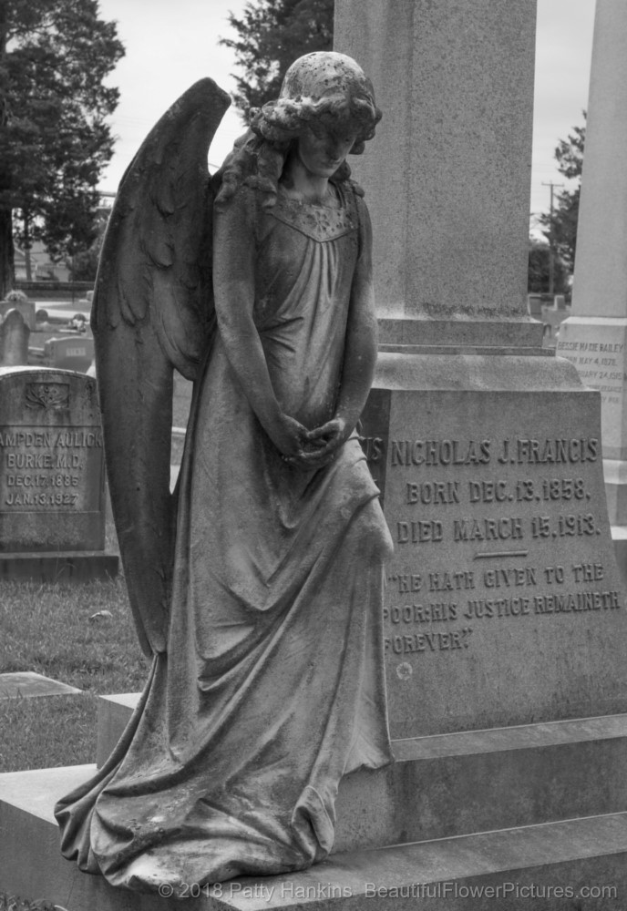 Angel at Blandford Cemetery in Petersburg, Virginia © 2018 Patty Hankins