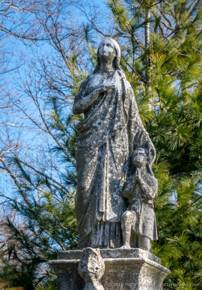 Grave at Laurel Hill Cemetery in Philadelphia, PA © 2018 Patty Hankins