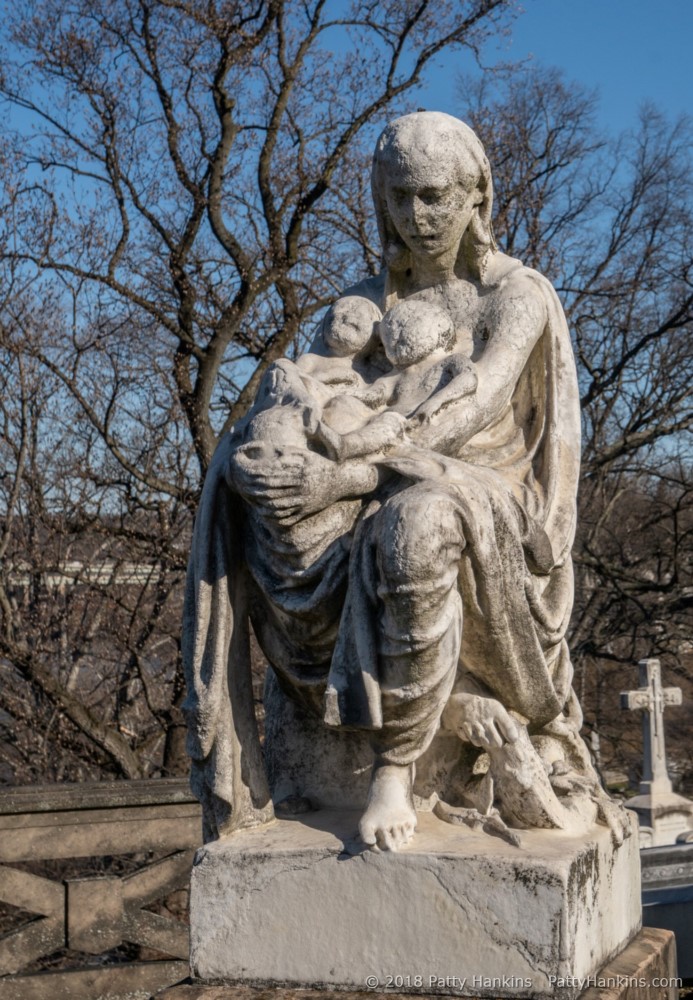 Mother and Twins Monument, Laurel Hill Cemetery, Philadelphia, PA © 2018 Patty Hankins